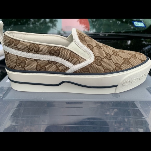 GUCCI Women’s Tennis 1977 Slip-On Sneakers - Picture 1 of 6